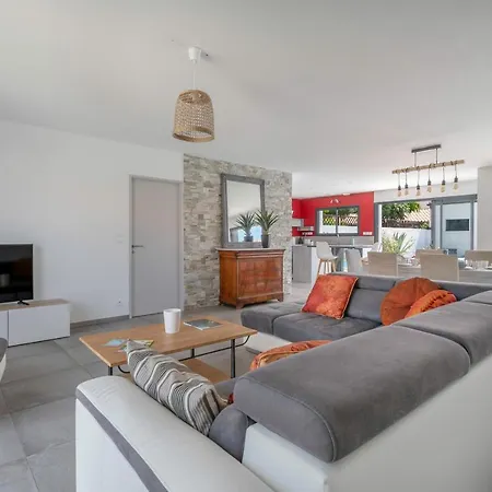 Maison Moderne Avec Piscine Pour 6