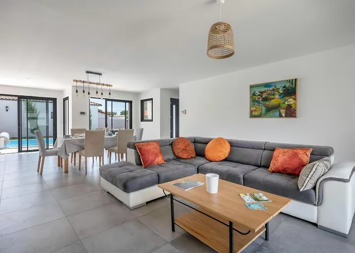 Tatil Evi Maison Moderne Avec Piscine Pour 6